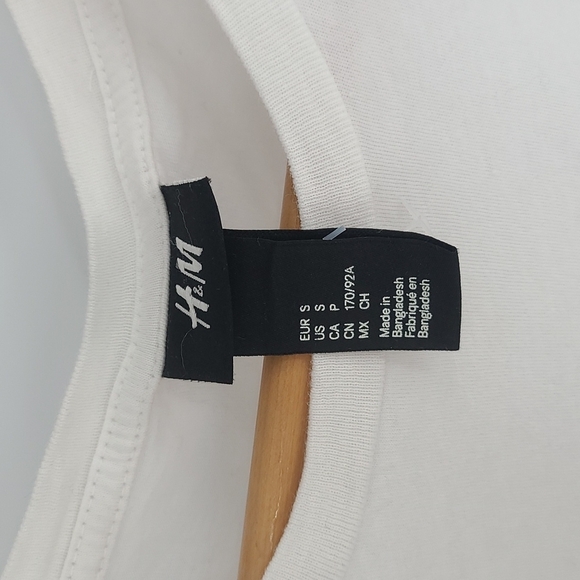 H&M ❤️ (4/$18) White Tee Shirt - Picture 3 of 4